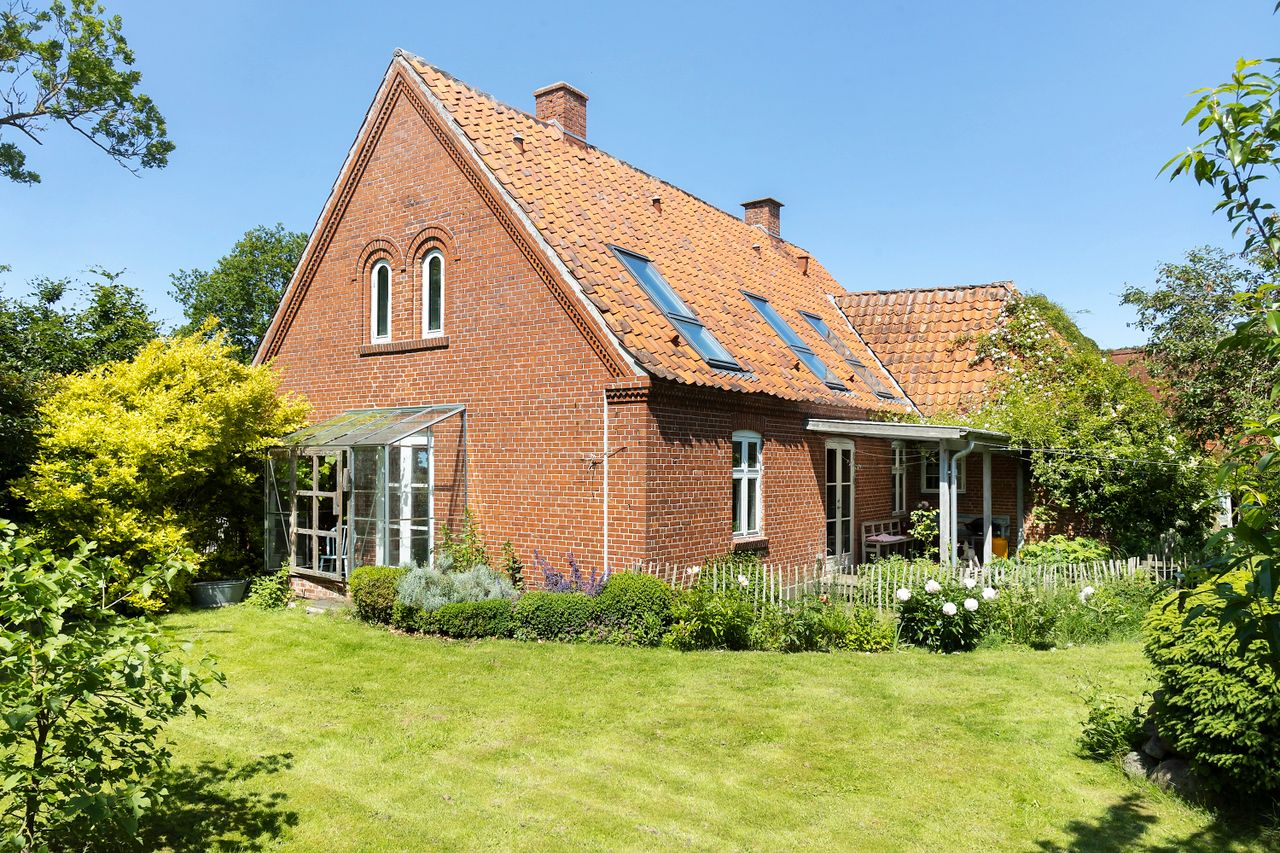 image 02